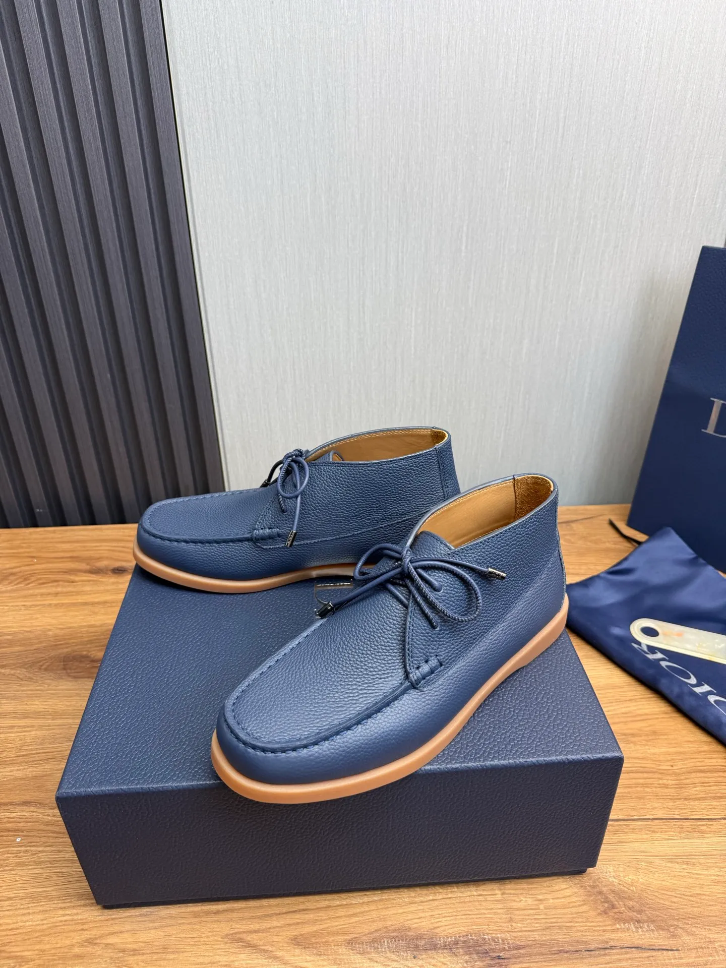 Factory price 620💰 [Dior] Men’s official website na hot sale🔥Imported cowhide + cowhide lining. Original rubber wear-resistant outsole. High quality shipment ⬆️Code number 38-44, (45 customized)